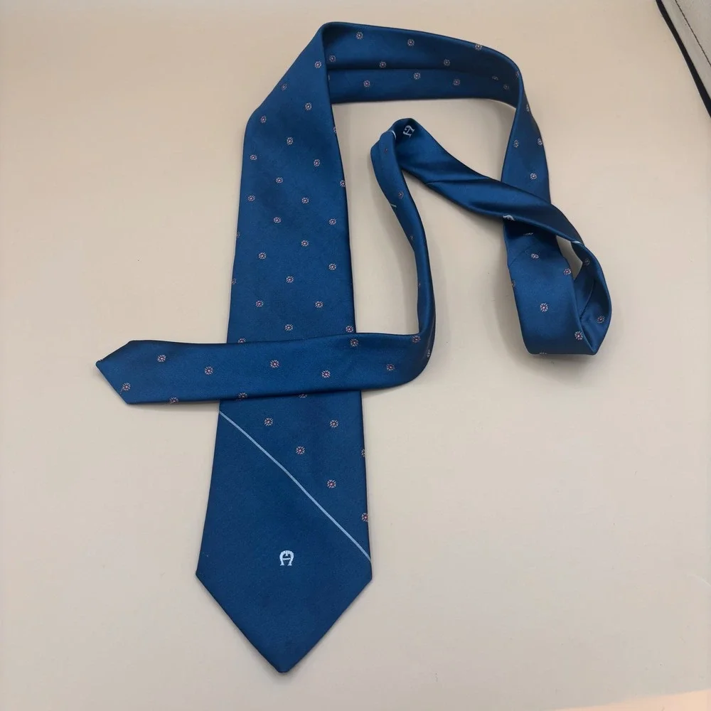 VTG Etienne Aigner Mens Silk Necktie Blue Floral Medallion Geometric‎ Logo